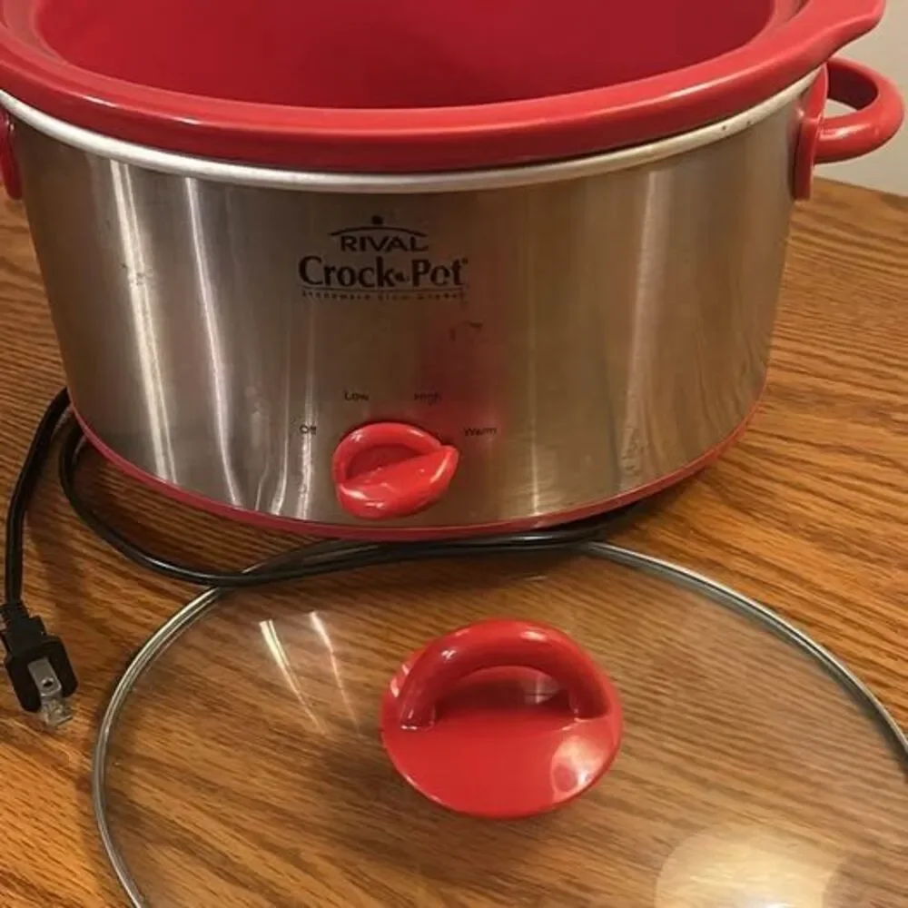 Rival 8 qt red crock pot $15